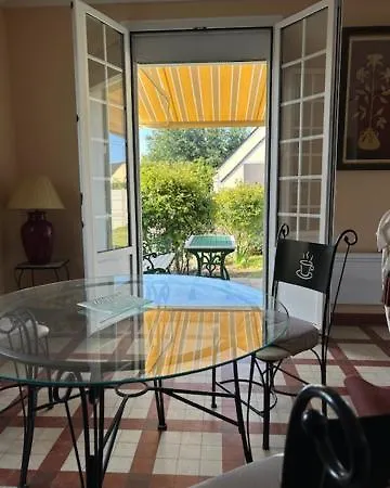 Βίλα Les Volets Verts *